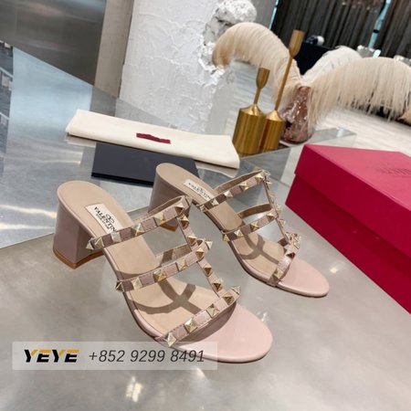 Valentino Garavani Rockstud Raffia Sandals