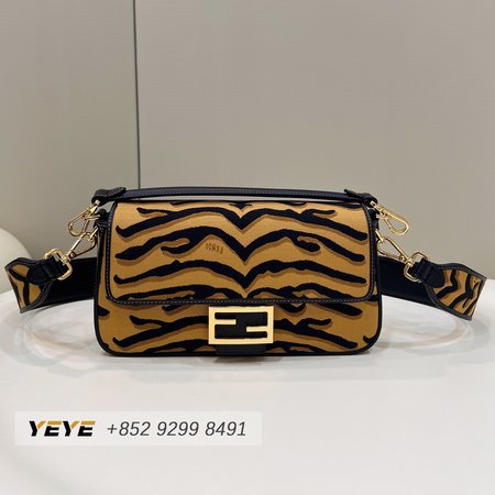 Fendi Baguette 8818