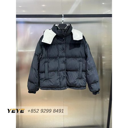 Moncler Autumn And Winter Hooded Down Jacket